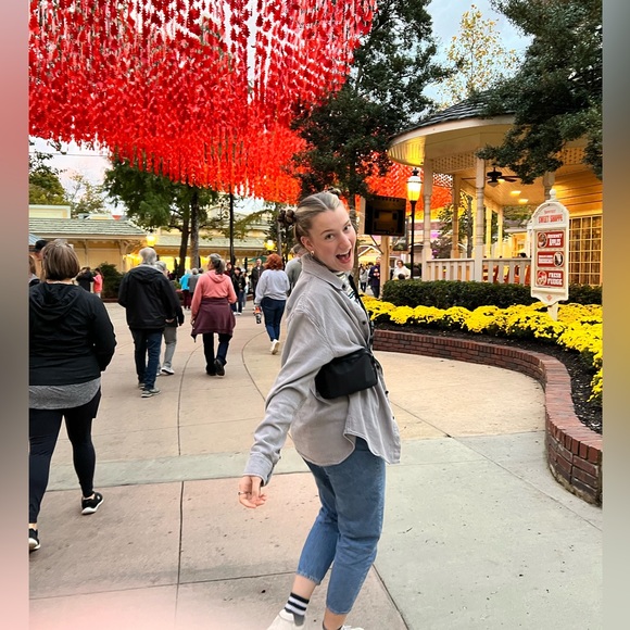 Meet your Posher, Cheyanna - Picture 2 of 3